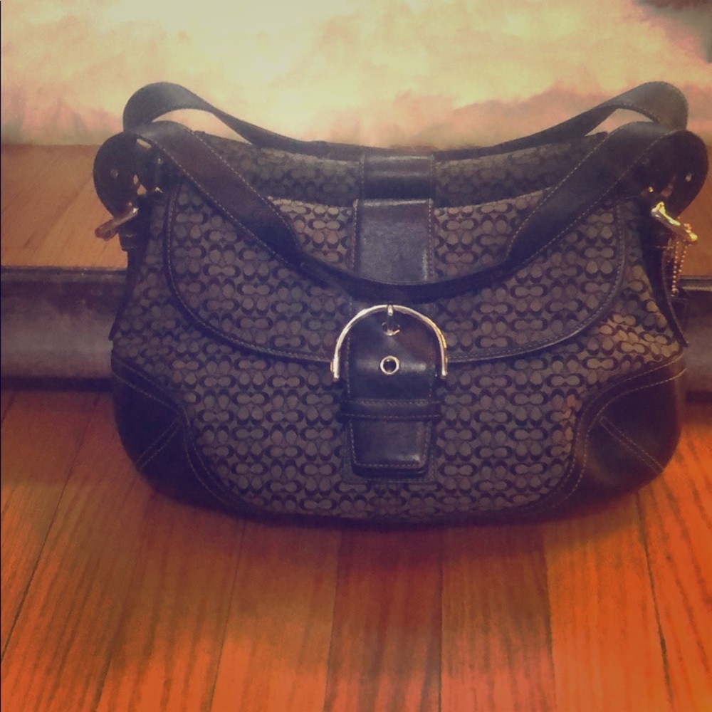 Coach signature canvas logo shoulder bag